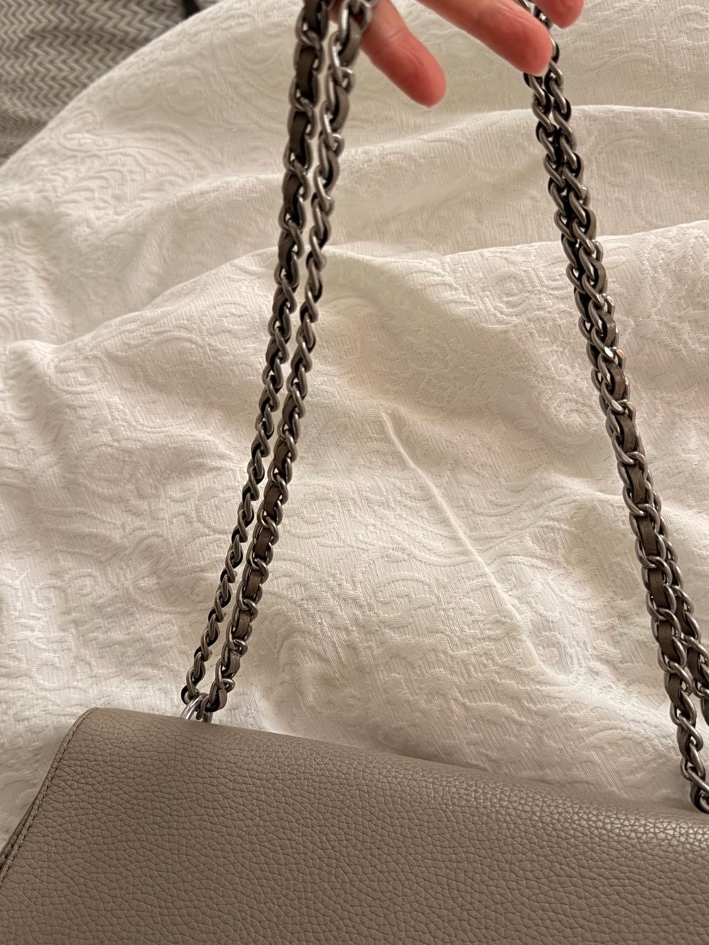 Tory Burch Pebbled Leather Shoulder Bag in Taupe Gray - Picture 10 of 10